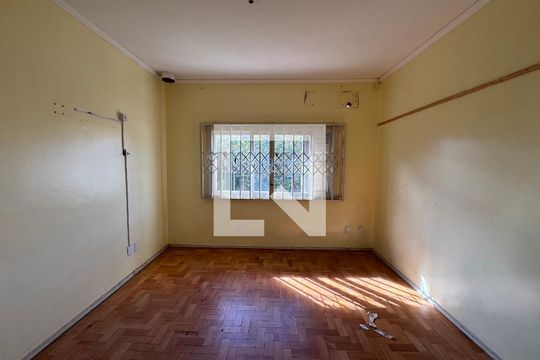 Casa à venda com 4 quartos, 300m² em Morro do Espelho, São Leopoldo