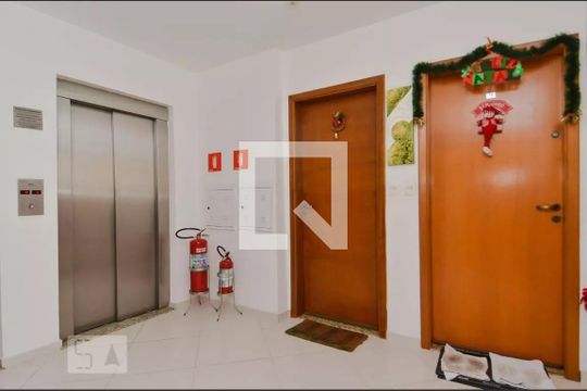 Hall de entrada de apartamento à venda com 3 quartos, 70m² em Centro, Guarulhos