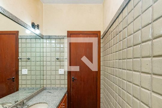 Banheiro Social de casa à venda com 4 quartos, 470m² em Belvedere, Belo Horizonte