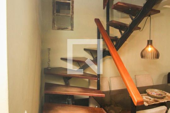 Escada de casa de condomínio à venda com 3 quartos, 117m² em Medianeira, Porto Alegre