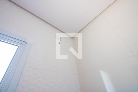 Banheiro do quarto 1 de apartamento para alugar com 2 quartos, 50m² em Vila Mazzei, Santo André