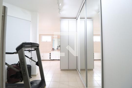 Closet Suíte 1 de casa para alugar com 4 quartos, 322m² em Morada da Colina, Uberlândia