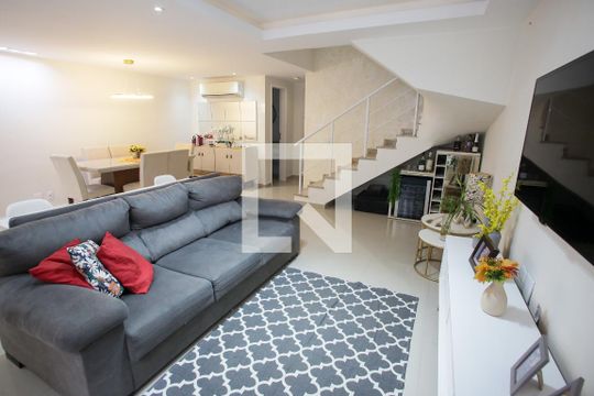 Sala de Estar de casa para alugar com 3 quartos, 117m² em Jacarepaguá, Rio de Janeiro
