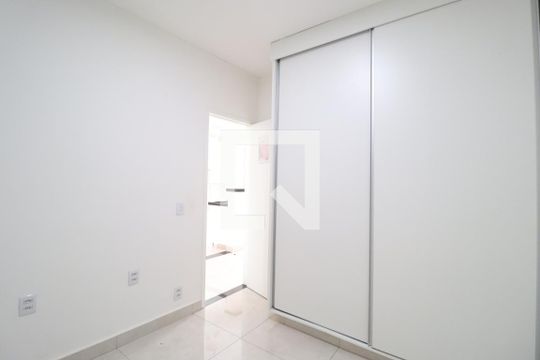 Quarto 1 de apartamento para alugar com 2 quartos, 45m² em Gávea, Uberlândia