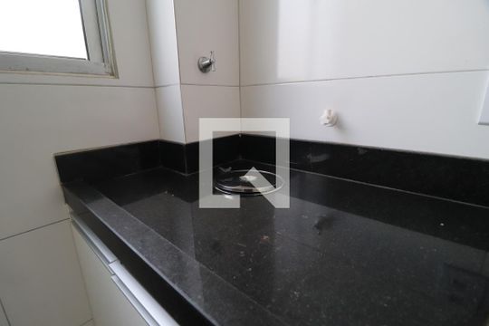 Cozinha de apartamento para alugar com 2 quartos, 45m² em Gávea, Uberlândia
