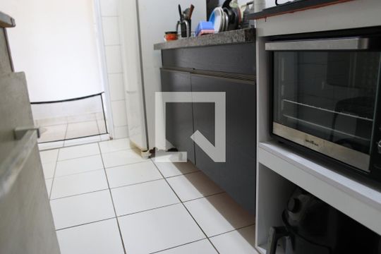 Cozinha e Área de Serviço de apartamento para alugar com 3 quartos, 80m² em Vila São Luiz, Goiânia