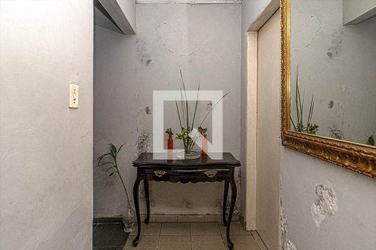Corredor de casa à venda com 2 quartos, 180m² em Vila Santo Estefano, São Paulo