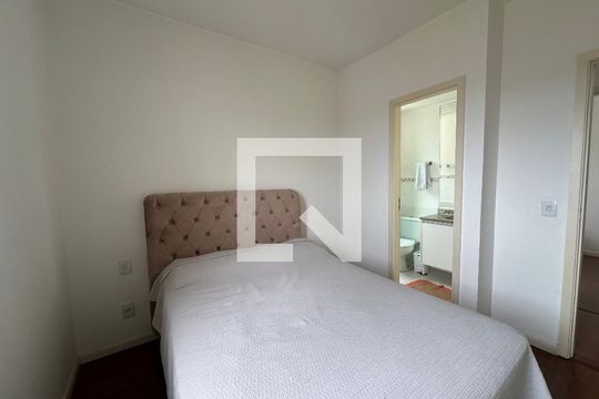 Suíte de apartamento para alugar com 3 quartos, 85m² em Jardim Tupanci, Barueri