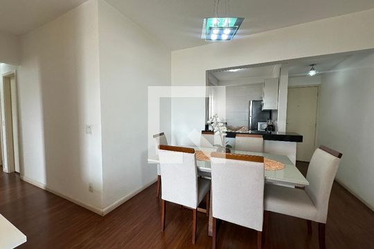 Sala de apartamento para alugar com 3 quartos, 85m² em Jardim Tupanci, Barueri