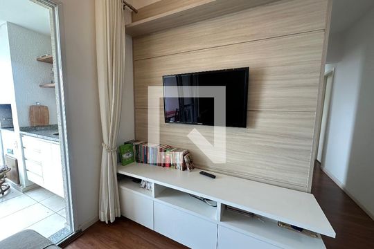 Sala de apartamento para alugar com 3 quartos, 85m² em Jardim Tupanci, Barueri