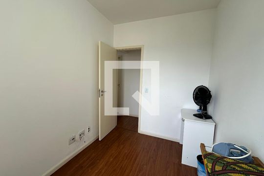 Quarto 1 de apartamento para alugar com 3 quartos, 85m² em Jardim Tupanci, Barueri