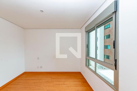 Suíte 1 de apartamento à venda com 2 quartos, 80m² em Belvedere, Belo Horizonte