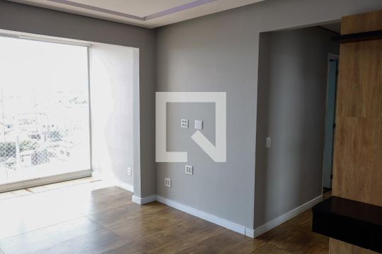 sala de apartamento à venda com 2 quartos, 58m² em Km 18, Osasco