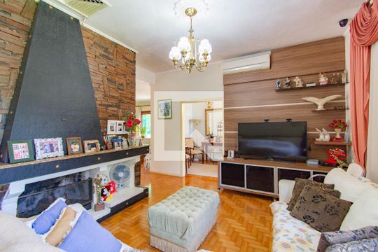 Casa para alugar com 5 quartos, 600m² em Centro, Canoas