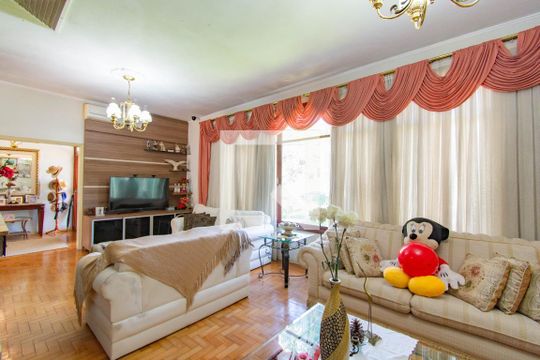 Casa para alugar com 5 quartos, 600m² em Centro, Canoas