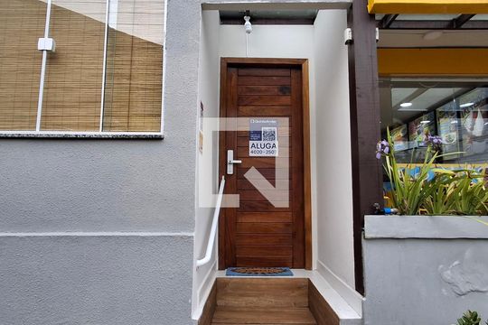 Fachada de apartamento para alugar com 1 quarto, 40m² em Morro das Pedras, Florianópolis