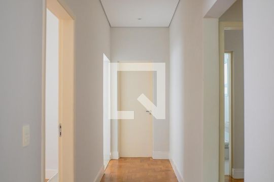 Corredor de casa à venda com 3 quartos, 600m² em Cursino, São Paulo