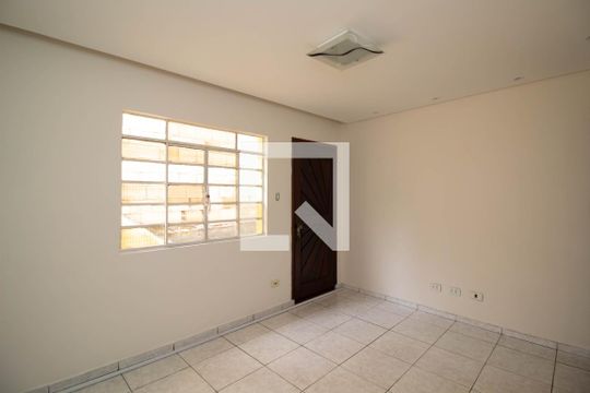 Sala de casa para alugar com 2 quartos, 90m² em Jardim Dourado, Guarulhos