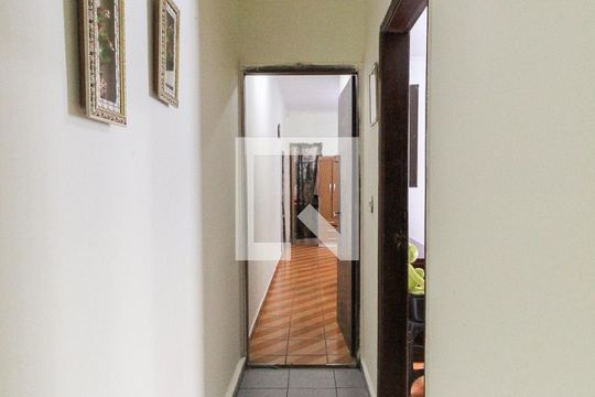 Corredor de casa à venda com 3 quartos, 74m² em Vila Carmosina, São Paulo