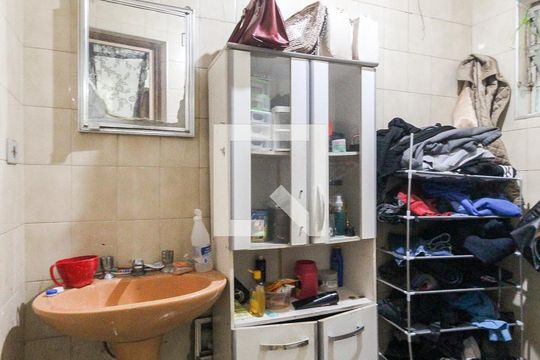 Banheiro da Suíte de casa à venda com 3 quartos, 74m² em Vila Carmosina, São Paulo
