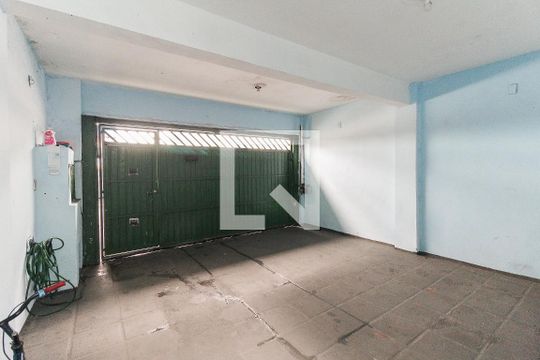 Garagem de casa à venda com 3 quartos, 74m² em Vila Carmosina, São Paulo