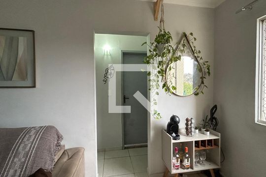 Sala de apartamento para alugar com 2 quartos, 70m² em Colubandê, São Gonçalo