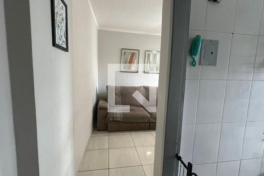 Sala de apartamento para alugar com 2 quartos, 70m² em Colubandê, São Gonçalo