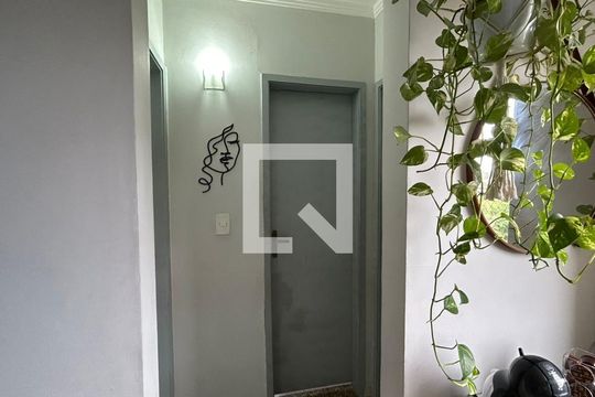 Corredor de apartamento para alugar com 2 quartos, 70m² em Colubandê, São Gonçalo