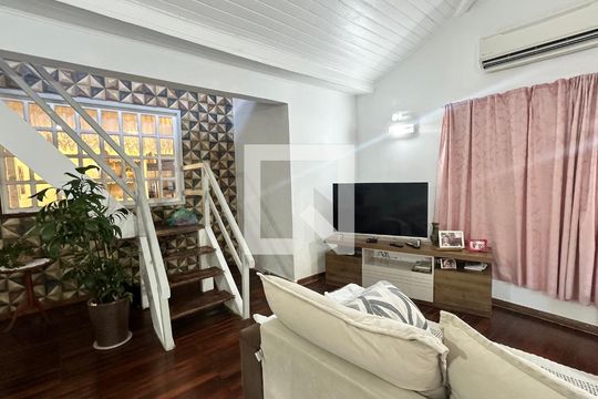 Sala de casa para alugar com 2 quartos, 400m² em Vargem Pequena, Rio de Janeiro