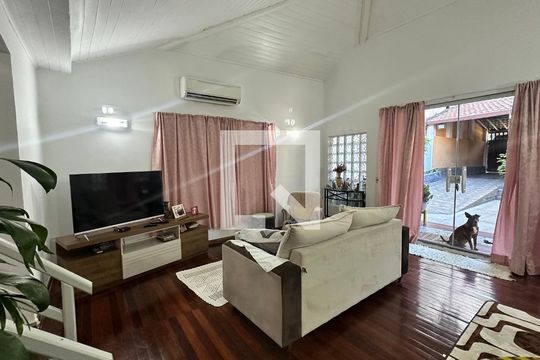 Sala de casa para alugar com 2 quartos, 400m² em Vargem Pequena, Rio de Janeiro