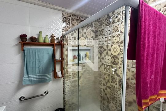 Banheiro quarto 1 de casa para alugar com 2 quartos, 400m² em Vargem Pequena, Rio de Janeiro