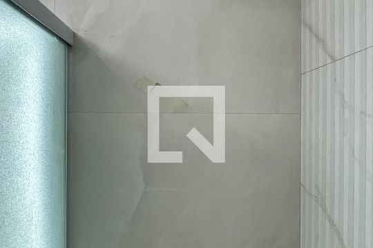 Banheiro da Suíte de casa de condomínio à venda com 4 quartos, 144m² em Vila Sao Pedro, Santo André