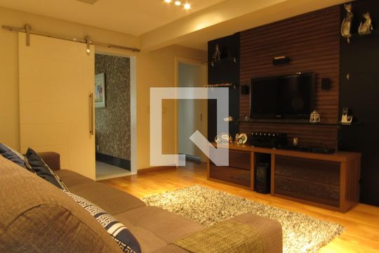 Sala de Televisão de apartamento para alugar com 3 quartos, 225m² em Umuarama, Osasco
