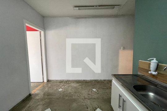 Sala/Cozinha de casa para alugar com 2 quartos, 65m² em Caxingui, São Paulo