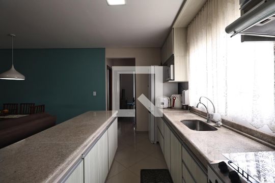 Cozinha  de apartamento à venda com 2 quartos, 144m² em Jardim Stella, Santo André