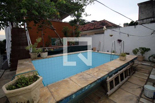 Piscina de casa à venda com 4 quartos, 130m² em Penha Circular, Rio de Janeiro