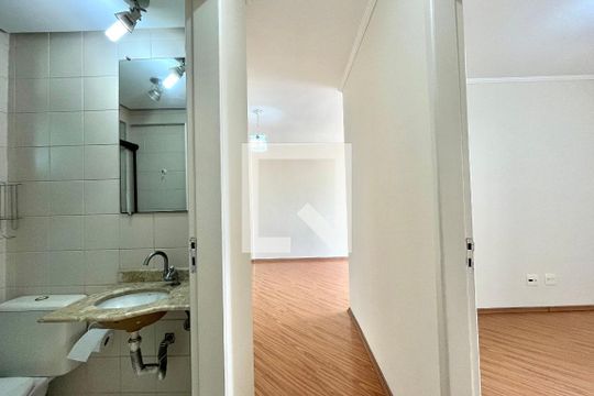 Corredor  de apartamento à venda com 3 quartos, 70m² em Vila Campestre, São Paulo