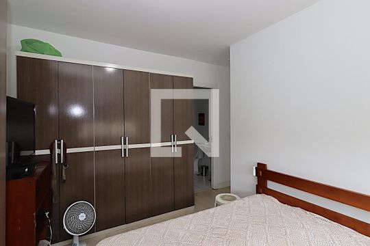 Suíte  de apartamento à venda com 2 quartos, 60m² em São Sebastião, Porto Alegre