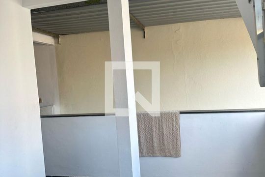 Corredor de casa para alugar com 3 quartos, 100m² em Centro, Mesquita