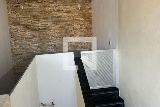 Corredor de casa para alugar com 3 quartos, 100m² em Centro, Mesquita