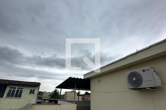 Area externa de casa para alugar com 3 quartos, 100m² em Centro, Mesquita