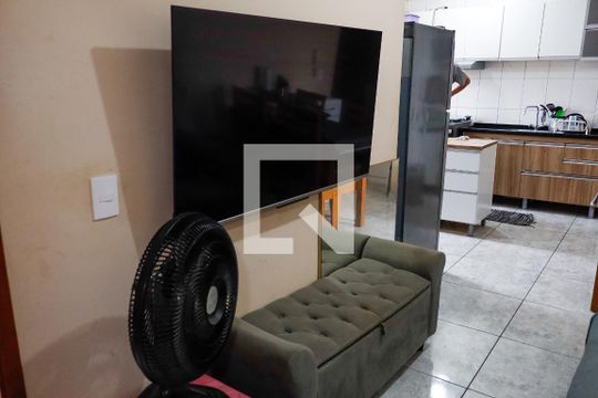 Sala de apartamento à venda com 2 quartos, 46m² em Santa Maria, Osasco