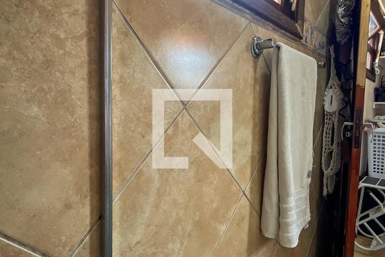 Banheiro da Suíte de casa à venda com 5 quartos, 185m² em Vila Cruz das Almas, São Paulo