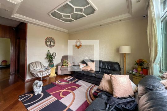 Sala de casa à venda com 5 quartos, 185m² em Vila Cruz das Almas, São Paulo