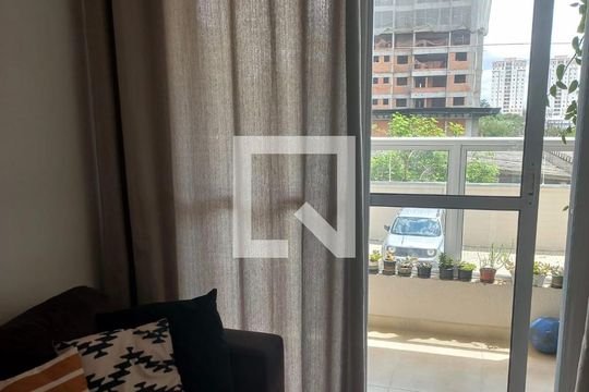 Sala de apartamento para alugar com 2 quartos, 61m² em Granja Olga, Sorocaba