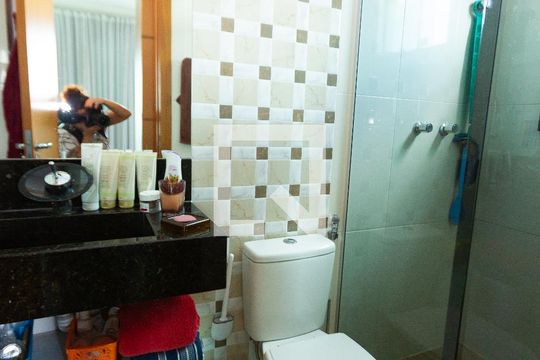 banheiro suite de apartamento à venda com 3 quartos, 230m² em Riacho das Pedras, Contagem