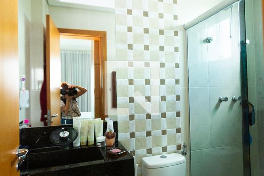 banheiro suite de apartamento à venda com 3 quartos, 230m² em Riacho das Pedras, Contagem