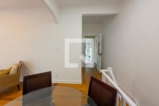 Sala de casa à venda com 4 quartos, 240m² em Vila Mariana, São Paulo