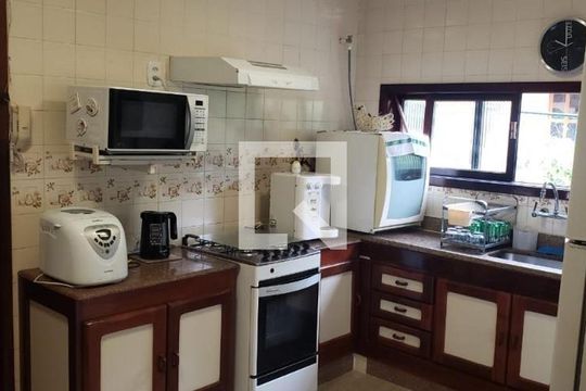 Casa à venda com 4 quartos, 200m² em Matapaca, Niterói
