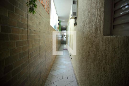 Corredor Lateral  de casa à venda com 2 quartos, 250m² em Jardim Colonial, São Bernardo do Campo
